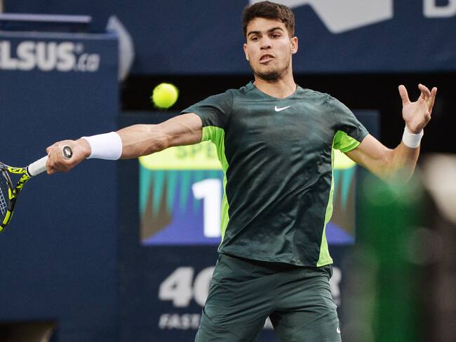 Toronto (Canada), 11/08/2023.- Carlos Alcaraz of Spain in action against Tommy Paul of the USA during the men's quarter-final match at the at the 2023 National Bank Open tennis tournament in Toronto, Canada, 11 August 2023. (Tenis, España) EFE/EPA/EDUARDO LIMA