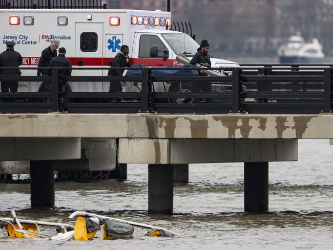 Equipo de rescate en el río Hudson. Foto: Mostafa Bassim/Anadolu via Getty Images.