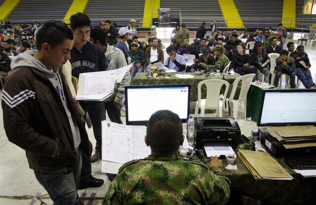 Entrega de libreta militar. Foto: Colprensa - Mauricio Alvarado