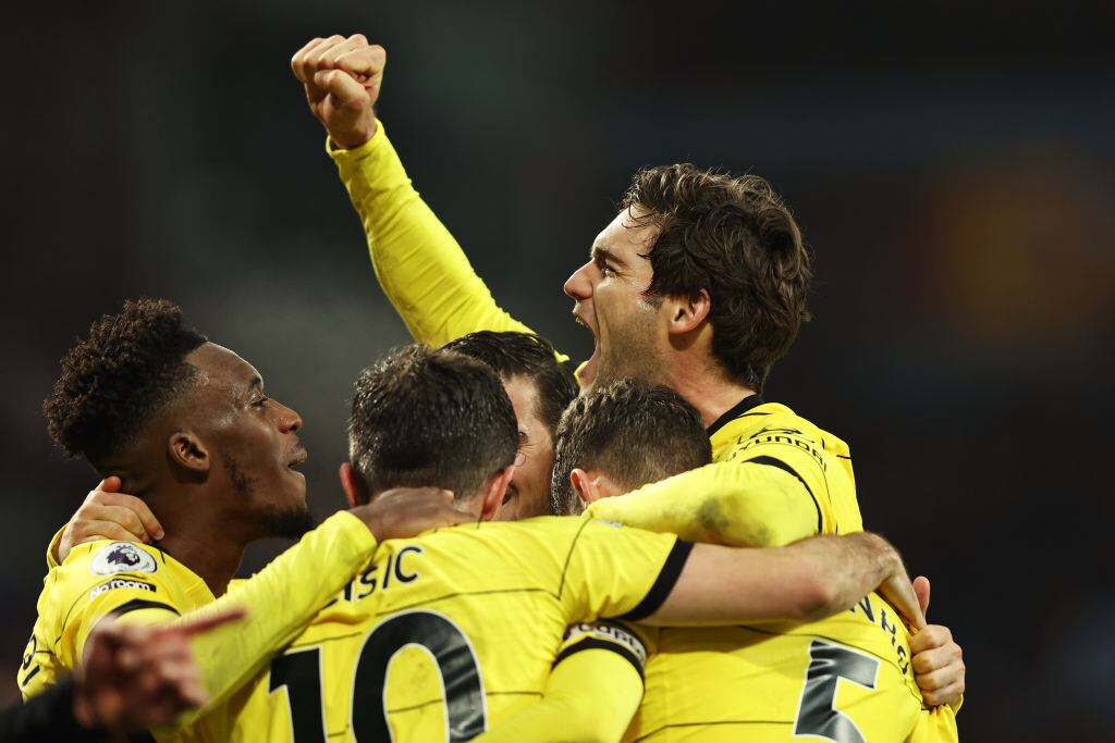 BIRMINGHAM, ENGLAND - DECEMBER 26: Jorginho of Chelsea (obscured) celebrates with Marcos Alonso after scoring their side's third goal during the Premier League match between Aston Villa and Chelsea at Villa Park on December 26, 2021 in Birmingham, England. (Photo by Marc Atkins/Getty Images)