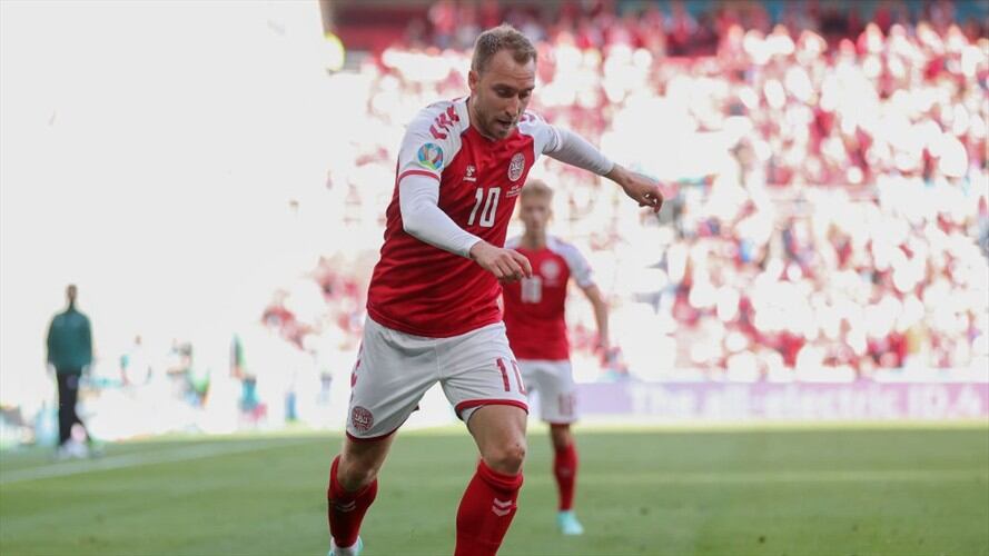 El jugador danés, que permanece hospitalizado, agradeció en sus redes sociales por los mensajes recibidos.. Foto: Friedemann Vogel - Pool/Getty Images