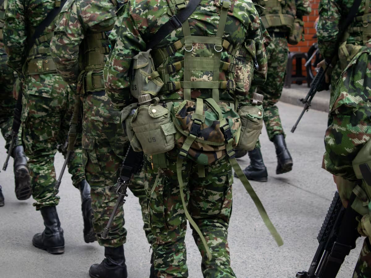 Condenan a militares por tomar bebidas alcohólicas y abandonar su puesto tras amenaza terrorista