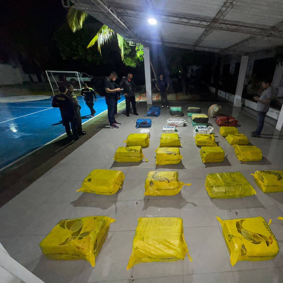 Incautan más de media tonelada de cocaína y 150 kilos de marihuana en aguas del Caribe