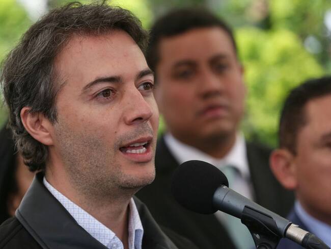 Críticas a Daniel Quintero tras pedir la renuncia a todo su gabinete