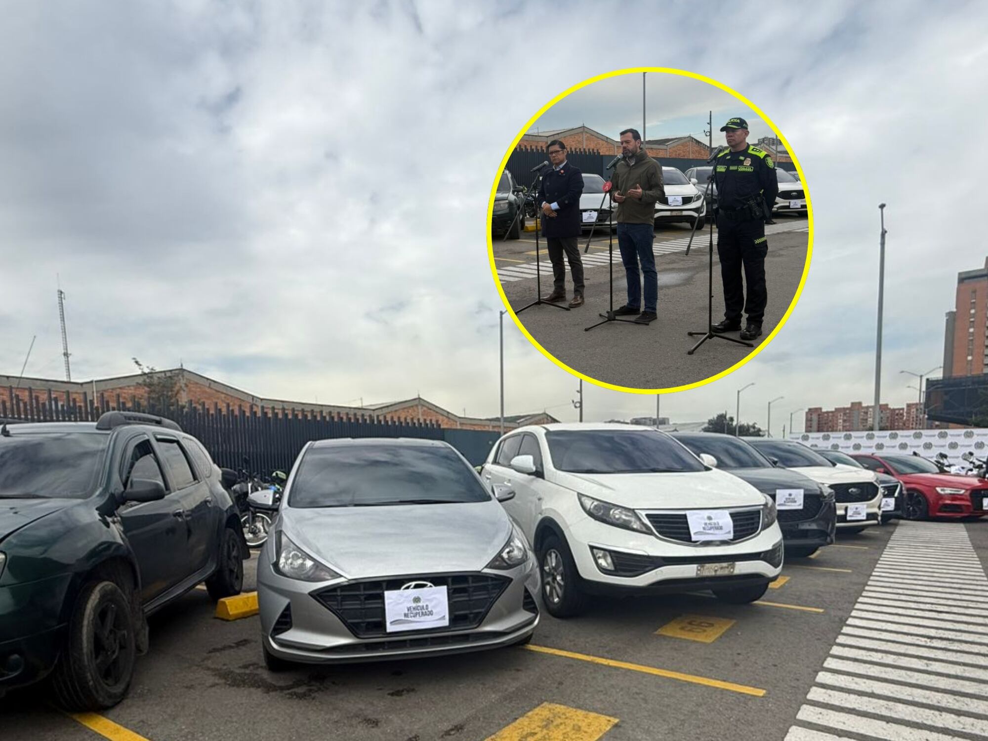Carros recuperados por robo y alcalde Carlos Fernando Galán. Fotos: Suministradas