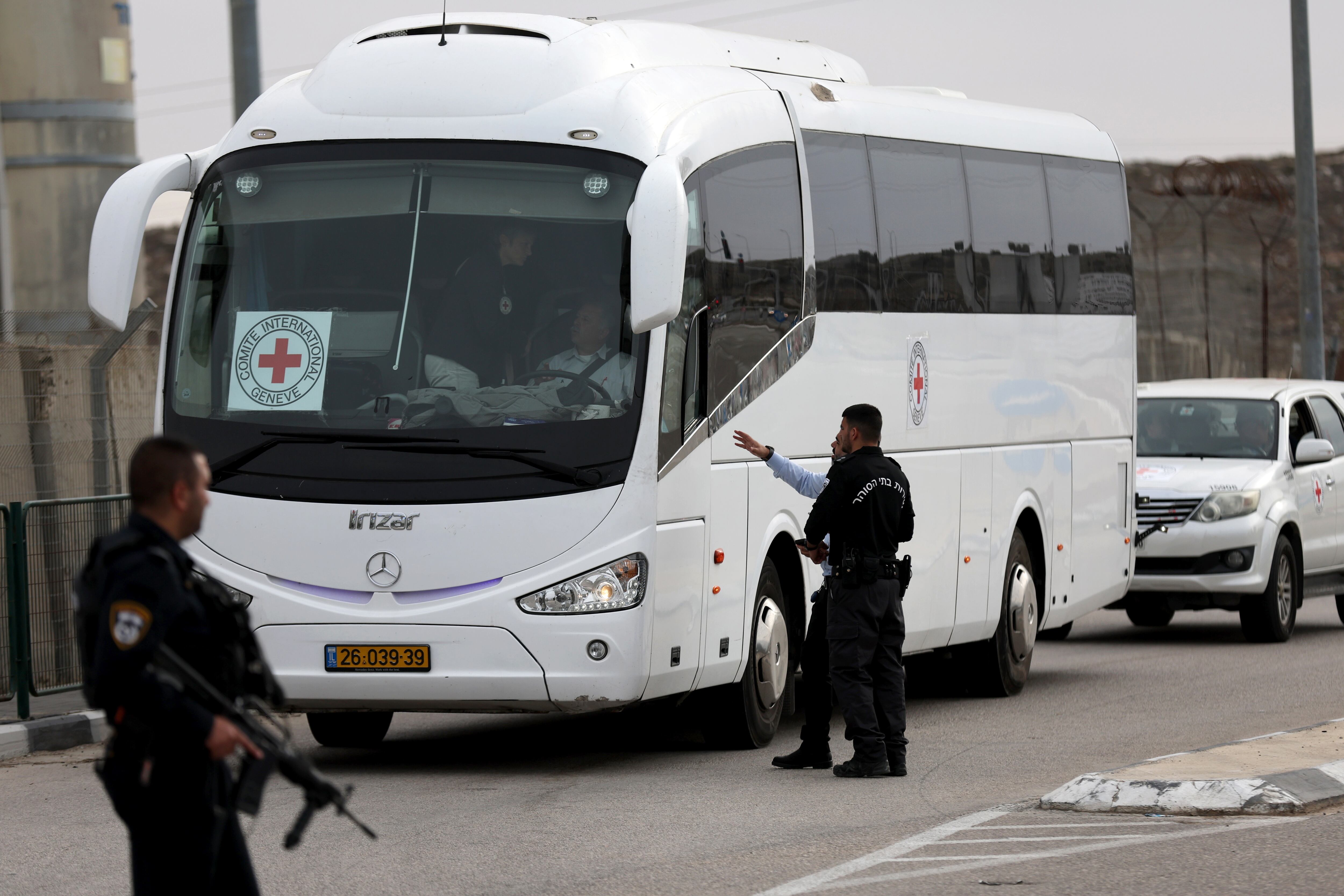 Liberación de prisionaros palestinos. Foto: EFE/EPA/ATEF SAFADI