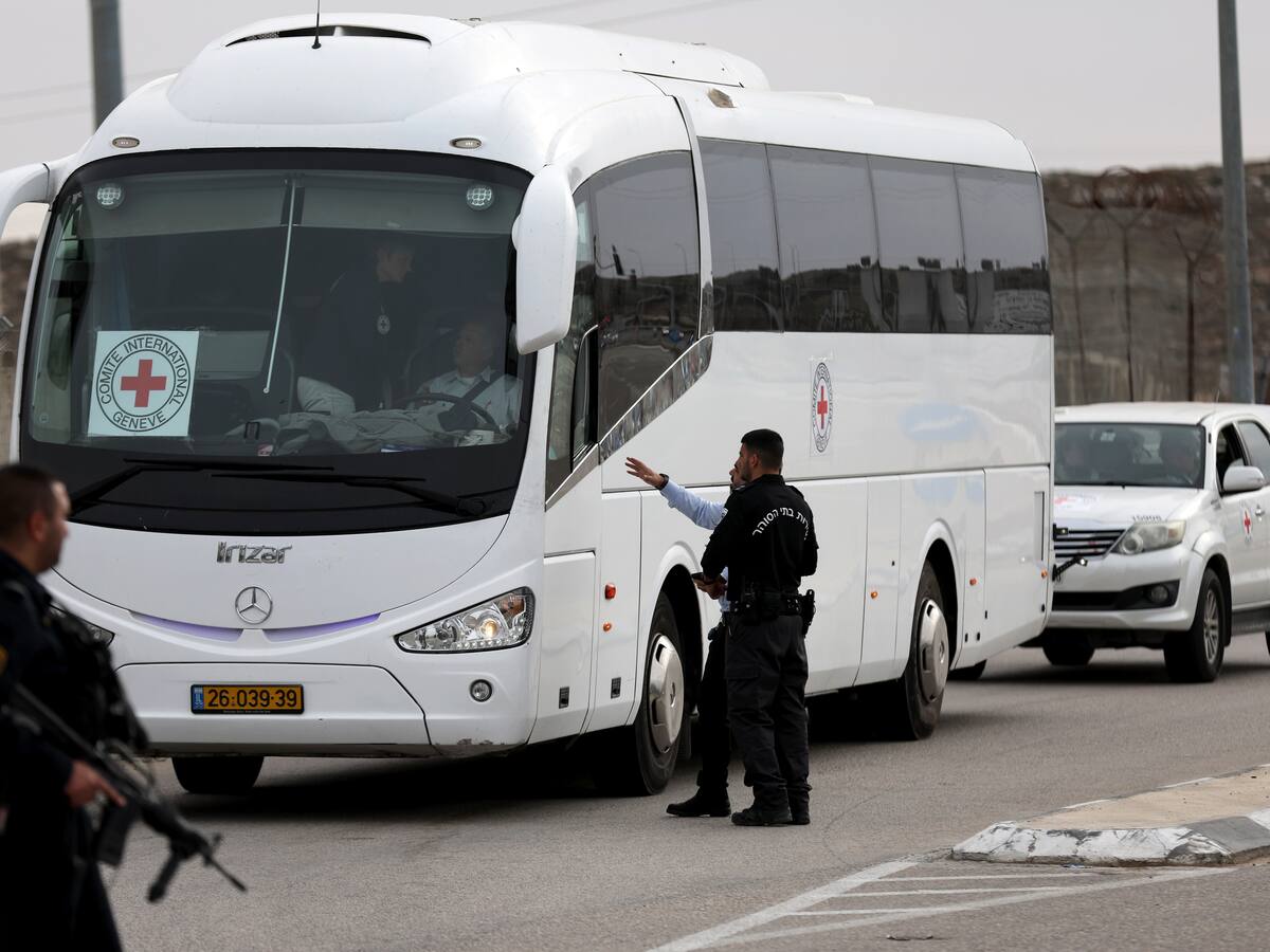 Tras liberación de rehenes por parte de Hamás, Israel suelta a 39 presos palestinos