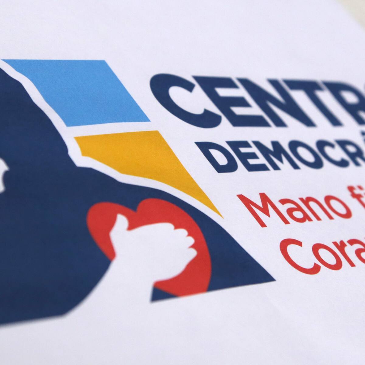 Centro Democrático hace dura advertencia a militantes que apoyan a candidata del MIRA