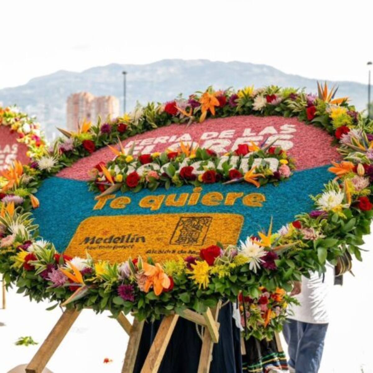 W Radio entrega boletas para el Súper Concierto de la Feria de las Flores