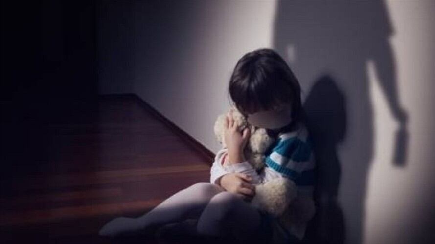 Por redes sociales, madre de una menor estaría ofertando a si hija para ganar dinero.. Foto: Colprensa