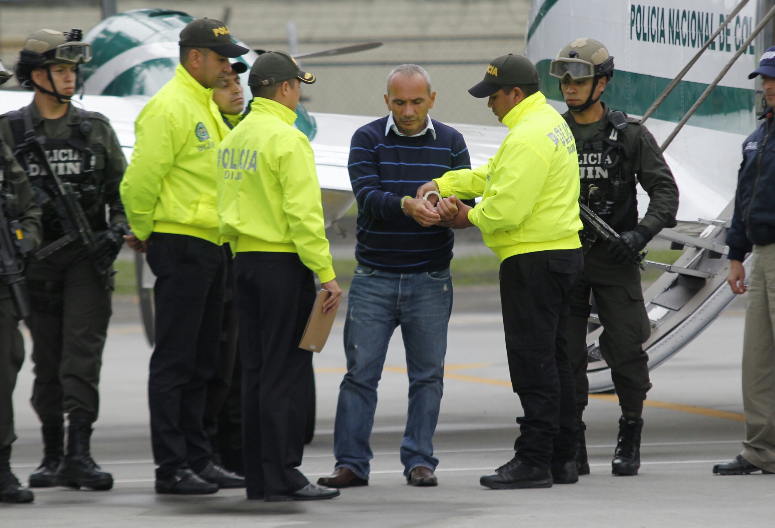 Bogotá, 27 de abril de 2016. Marcos de Jesús Figueroa, alias Marquitos, fue entregado por las autoridades brasileras al CTI de la Fiscalía y la Policía de Colombia, para su extradición desde el país vecino. (Colprensa - Externos).