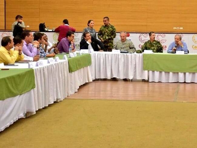 El Ministro se reunió con el gobernador Oscar Campo, 10 alcaldes y delegados de la Fiscalía, la Procuraduría, la Defensoría, gremios y otros sectores de la región. Foto: Gobernación del Cauca