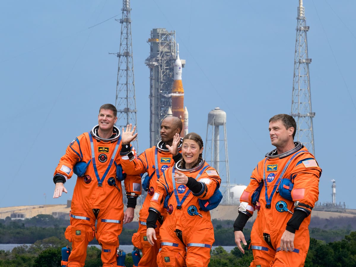 Misión Artemis II: Astronautas despiertan en la nave Orión y orbitan la Tierra en su primer día