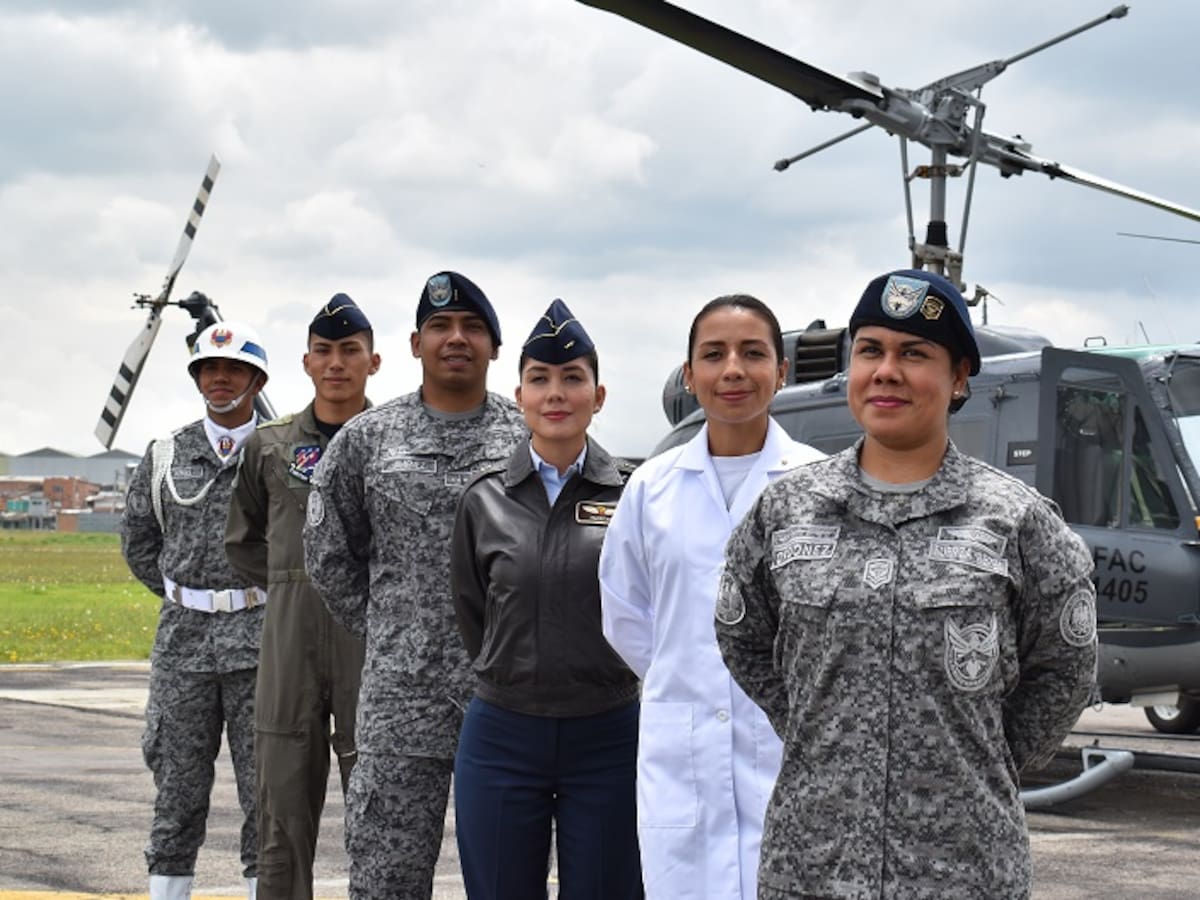 ¿Cuánto gana un oficial de la Fuerza Aérea en Colombia?