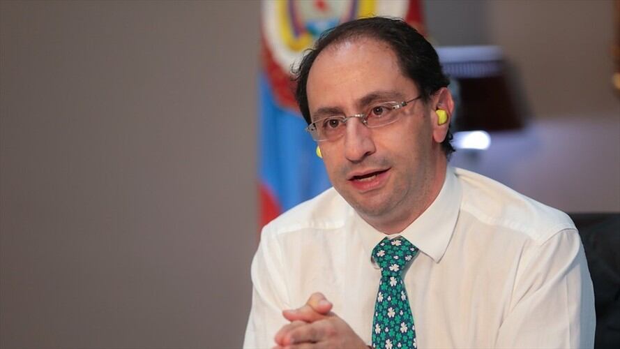 El ministro  José Manuel Restrepo, aseguró que los 15,2 billones de pesos que esperan recoger con la reforma tributaria se van a materializar gruesamente en 2023. Foto: Colprensa