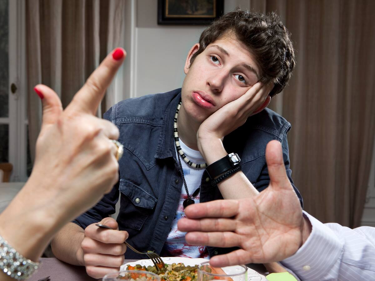 ¿Es obligatorio que los padres sigan manteniendo a un hijo tras cumplir 18 años? Esto dice la ley