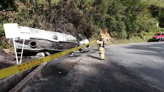 El accidente se registró a la altura del kilómetro 8 de la vía Popayán - Coconuco . Foto: Bomberos Popayán