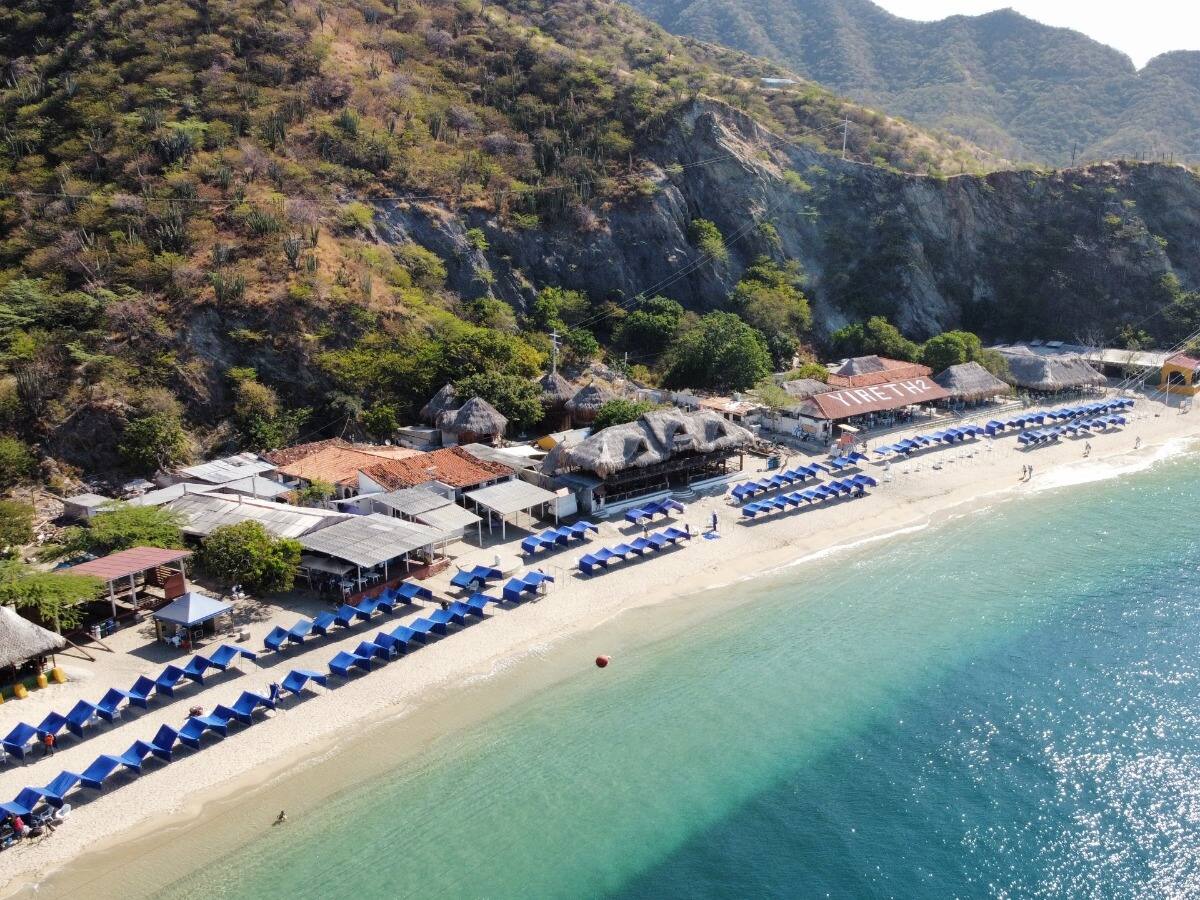 Playa Blanca recibe reconocimiento como una de las más sostenibles de Colombia