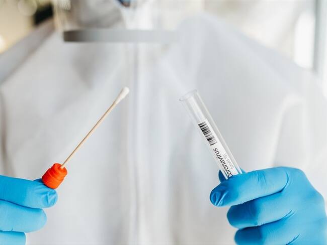 La Procuraduría y la Contraloría establecieron que 18.548 muestras para COVID-19 en el país no pudieron ser procesadas por presentar fallas. Foto: Getty Images