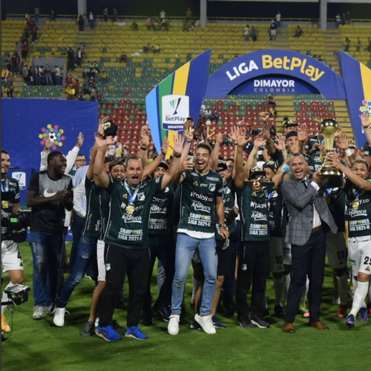 Las personalidades que celebran la 10 estrella del Deportivo Cali