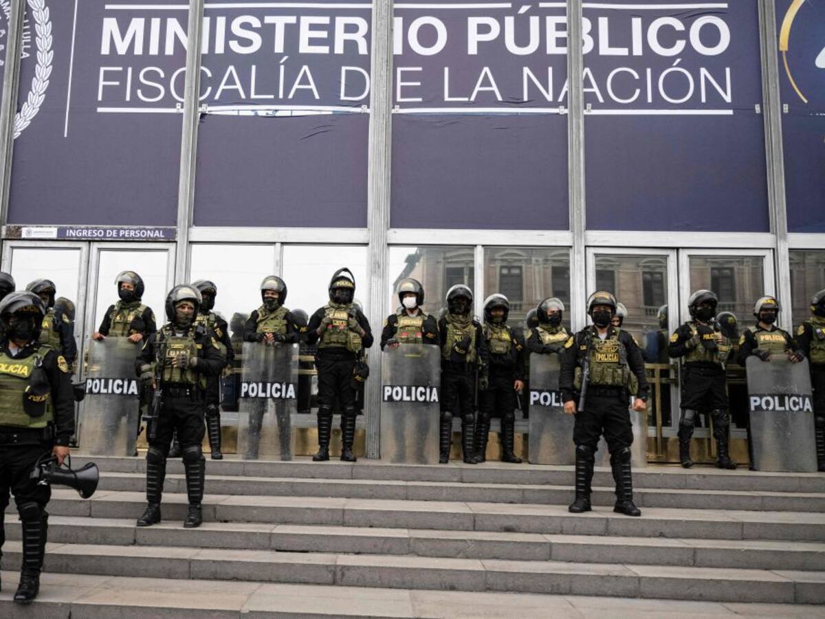 Exministros de Castillo acuden a la Fiscalía como testigos en su contra