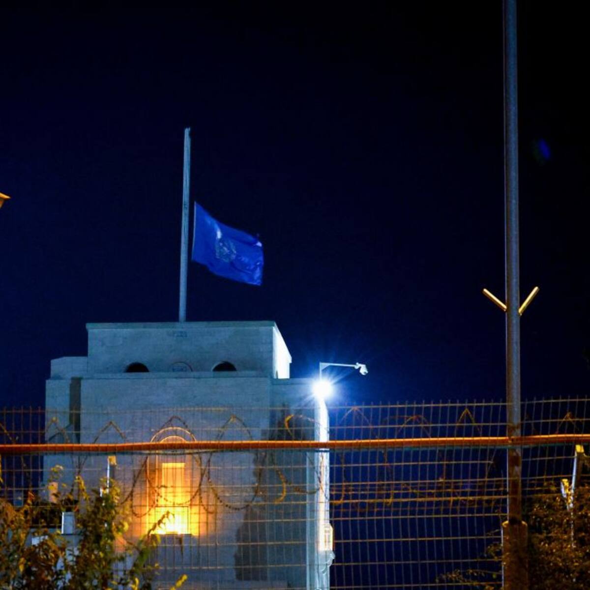 La ONU baja las banderas a media asta en duelo por sus empleados muertos en Gaza