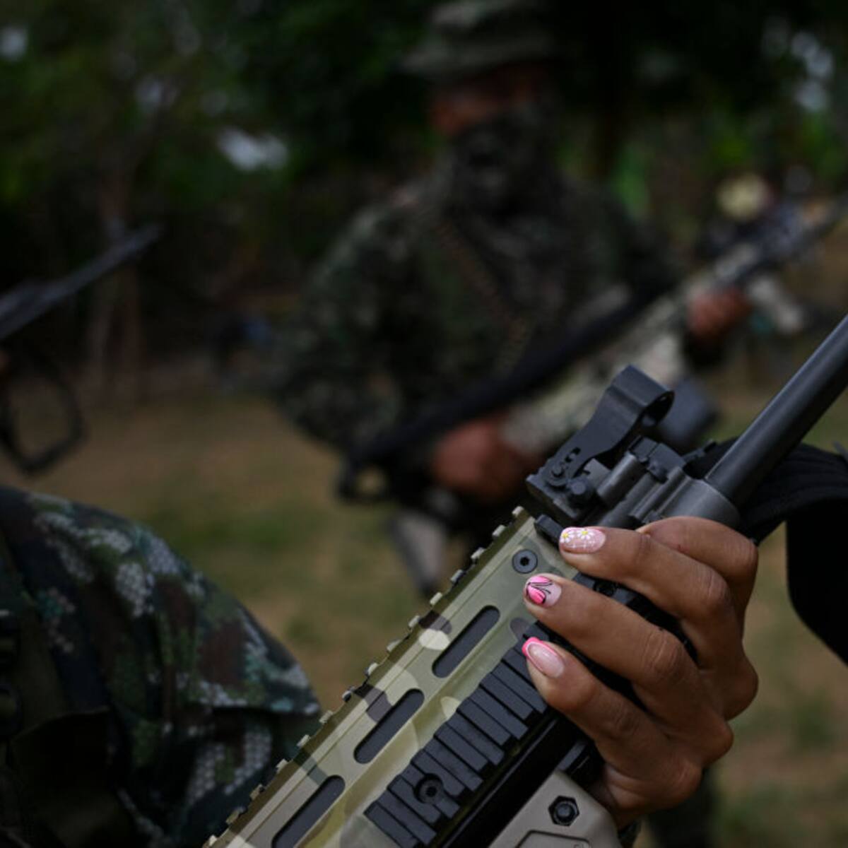 Alerta por explosivos en colegio en Amazonas: disidencias de ‘Iván Mordisco’ estarían detrás