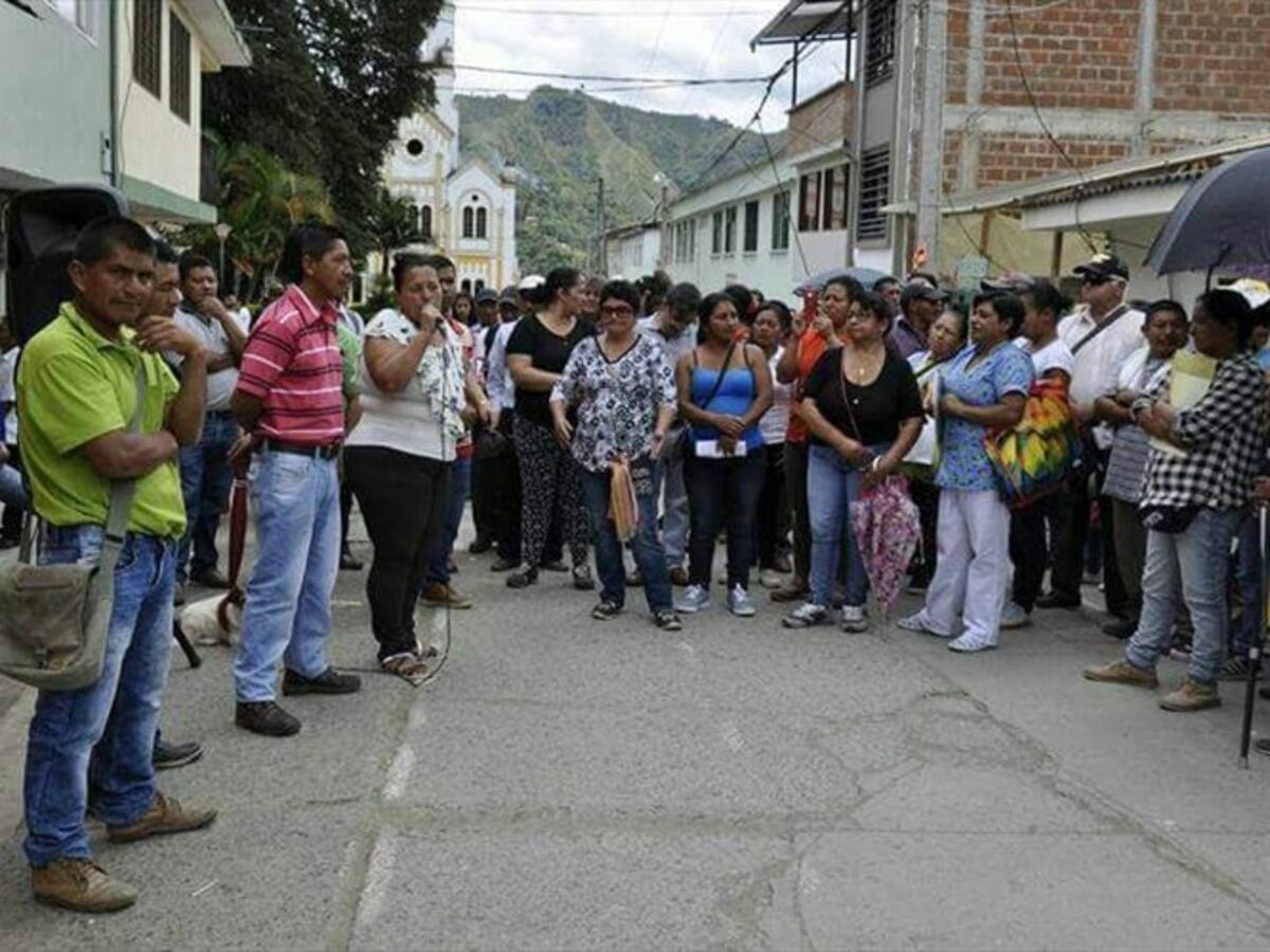 Retienen vehículos de la Compañía Energética en Inzá, Cauca