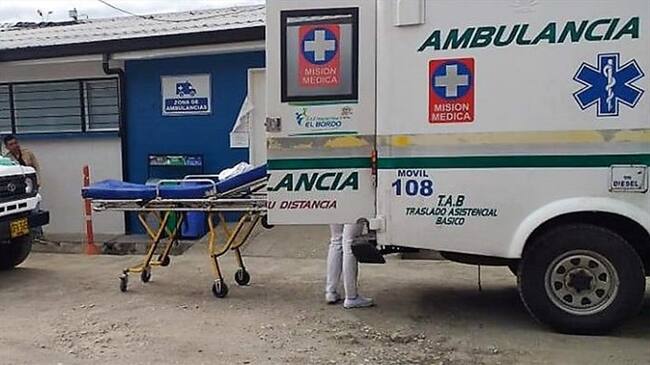 La ambulancia perteneciente al Hospital de El Bordo fue interceptada por individuos que se dieron a la fuga . Foto: Hospital de El Bordo