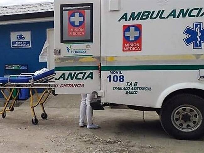 La ambulancia perteneciente al Hospital de El Bordo fue interceptada por individuos que se dieron a la fuga . Foto: Hospital de El Bordo