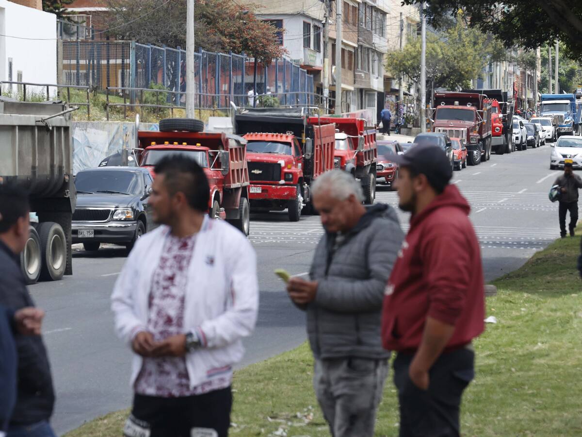 Gobierno adelanta PMU por bloqueos de camioneros en el país