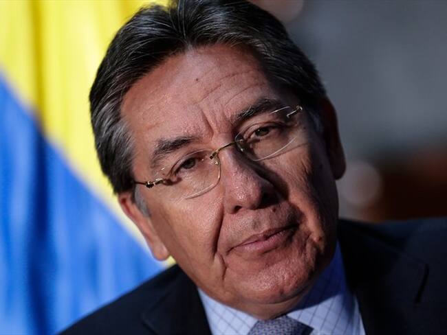 Nunca ratificó la denuncia: Néstor Humberto Martínez responde a Jorge Robledo