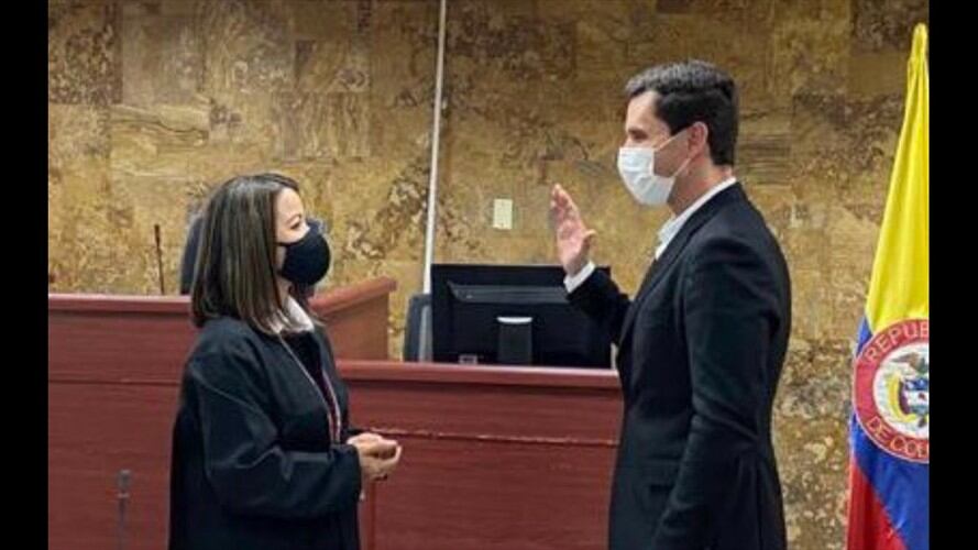 El viceministro de Relaciones Políticas, Juan Pablo Diazgranados, tomó posesión como alcalde ad hoc de Medellín. Foto: Cortesía: Juan Pablo Díazgranados