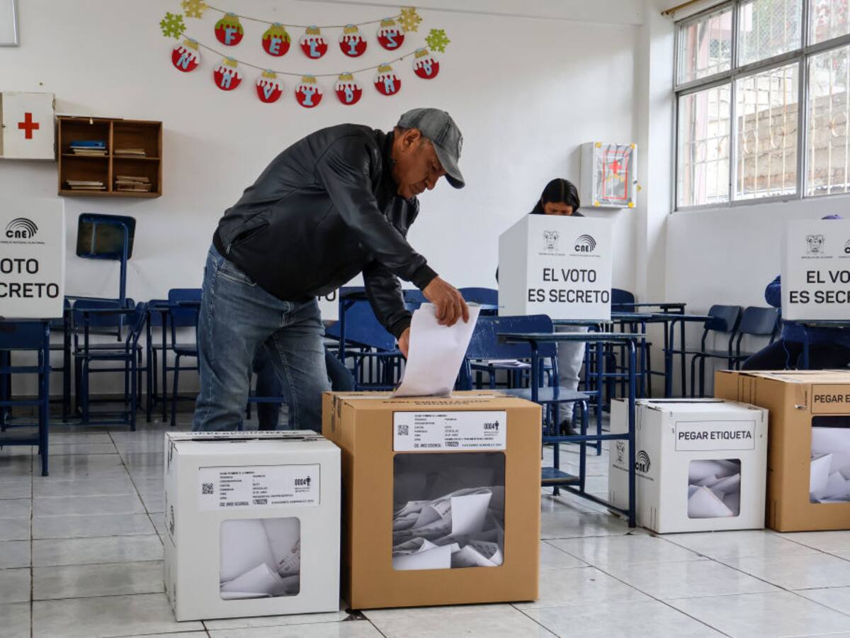Más del 55 % de ecuatorianos votaron en las primeras ocho horas de elecciones