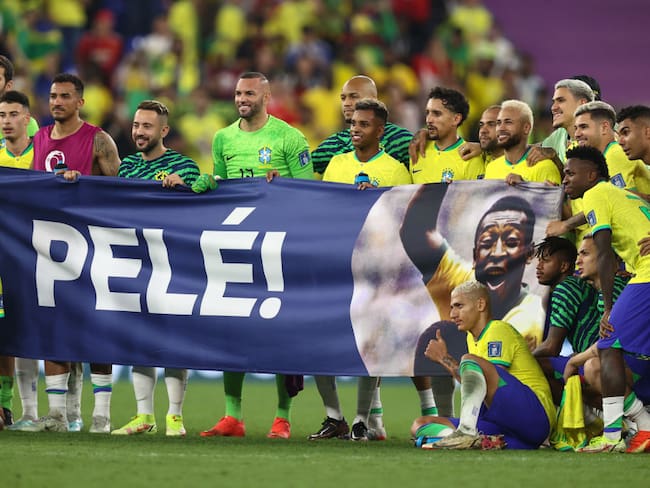 Bandera &#039;Pelé&#039; de la Selección de Brasil al finalizar el partido vs Corea del Sur: octavos de final Mundial de Qatar 2022. Foto: James Williamson - AMA/Getty Images