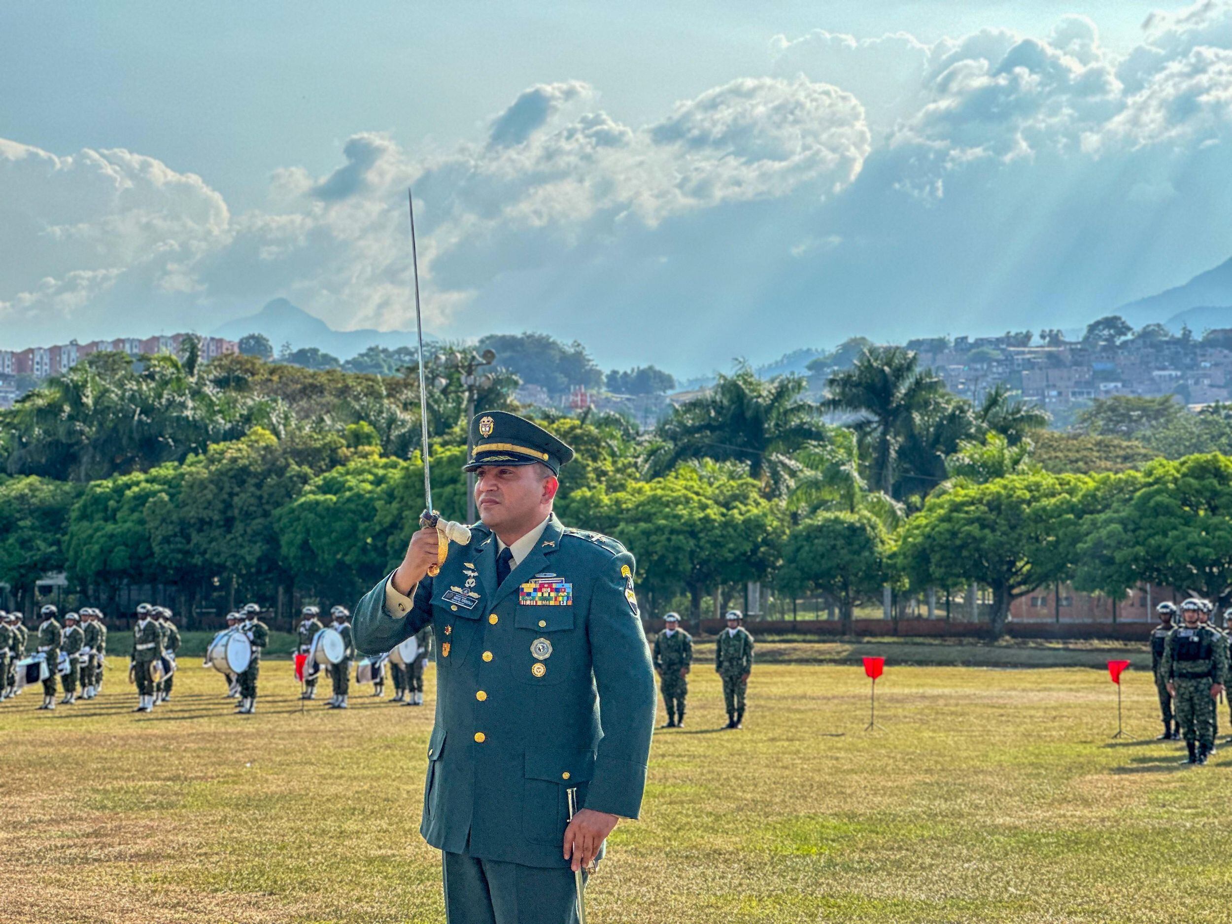 El oficial entrante asume la tarea de dirigir esta unidad encargada del área urbana de Cali, Jamundí, Candelaria y Yumbo. Foto: Tercera Brigada del Ejército.