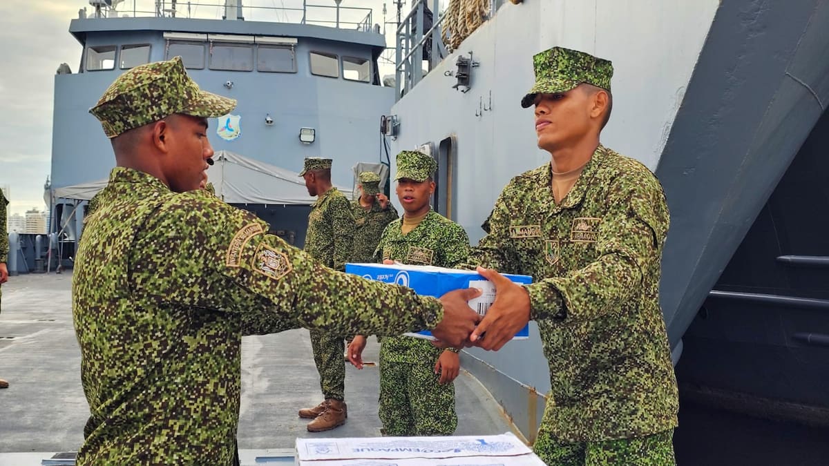 Armada ha entregado 14 toneladas de ayudas humanitarias en Bolívar, Chocó y La Guajira