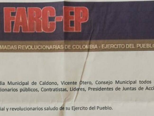 En la Alcaldía de Caldono, supuestas disidencias de las Farc abandonaron un panfleto . Foto: Cortesía