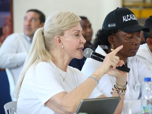 La mandataria solicita que se examinen las fallas que están impidiendo alcanzar los objetivos. Foto: Gobernación del Valle.