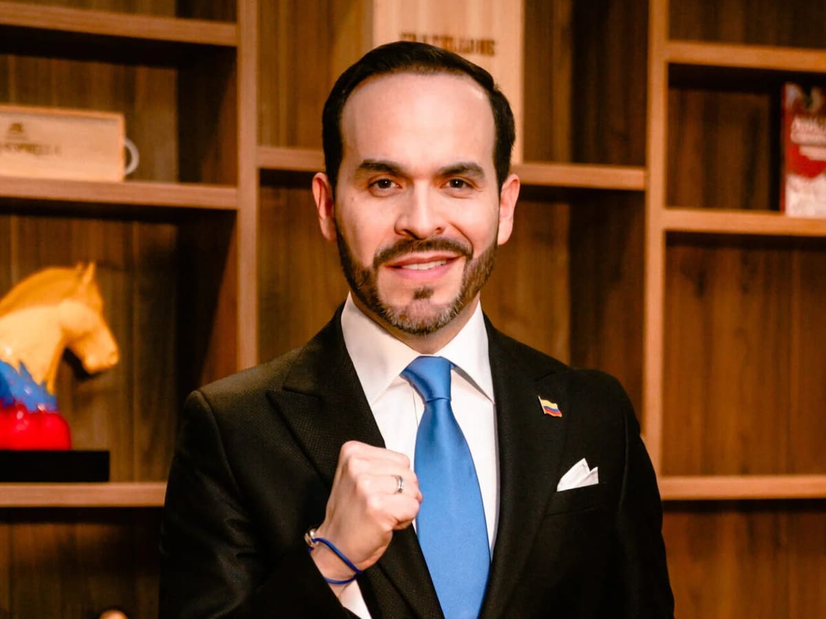 Solo seis ministerios: así es la propuesta que analiza Abelardo De La Espriella