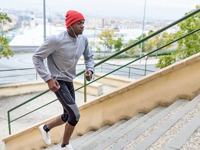 Un equipo de investigadores de la Universidad de Osnabrück determinaron que la música influye en la quema eficiente de calorías.. Foto: Getty Images
