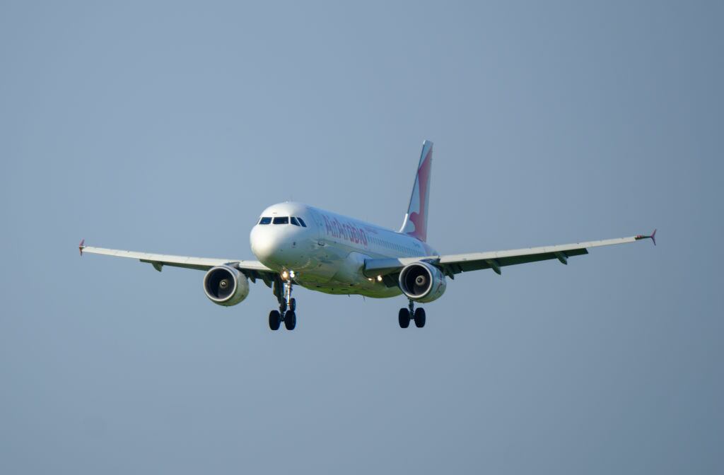 Panamá suspendió temporalmente los vuelos con Venezuela tras la crisis por los comicios