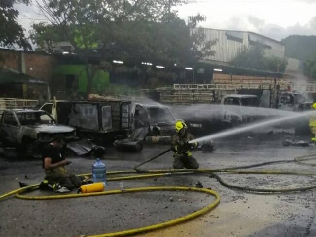Controlado en un 90% incendio en zona industrial de Chimitá, Girón. Foto: Bomberos
