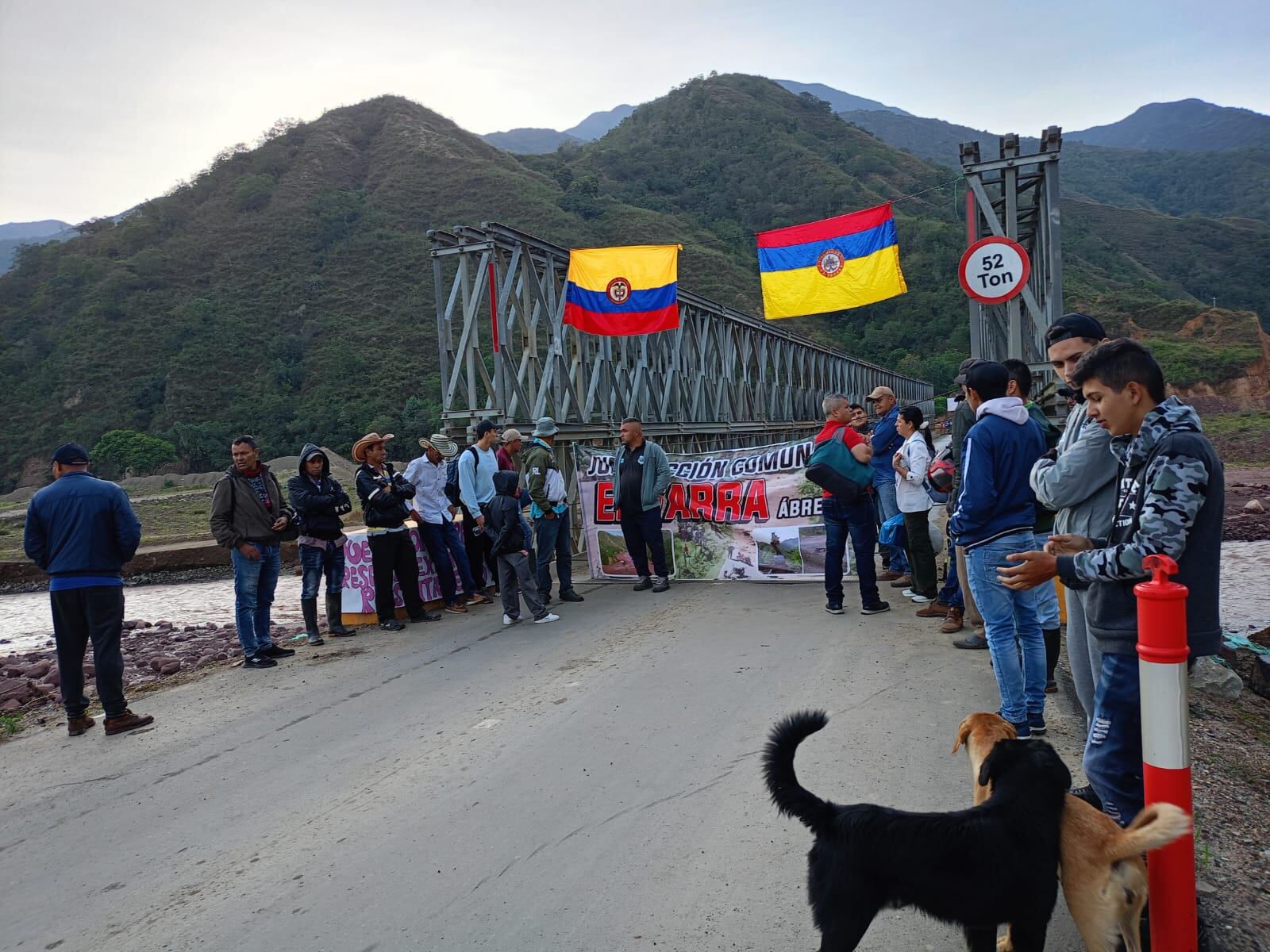 Bloqueo total en la vía que comunica a Cúcuta con la Costa Atlántica. Foto: Cortesía comunidad.