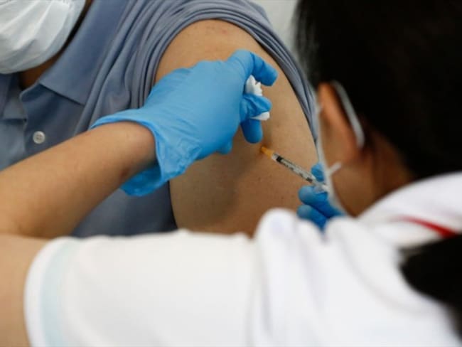 El Ministerio japonés viene informando de todas las muertes en personas vacunadas &quot;con el fin de aportar transparencia&quot;.. Foto: Rodrigo Reyes Marin - Pool/Getty Images