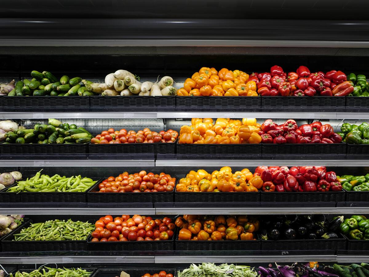 Inflación de alimentos en Colombia puede seguir alta por guerra en Ucrania: gerente del Banco de la República