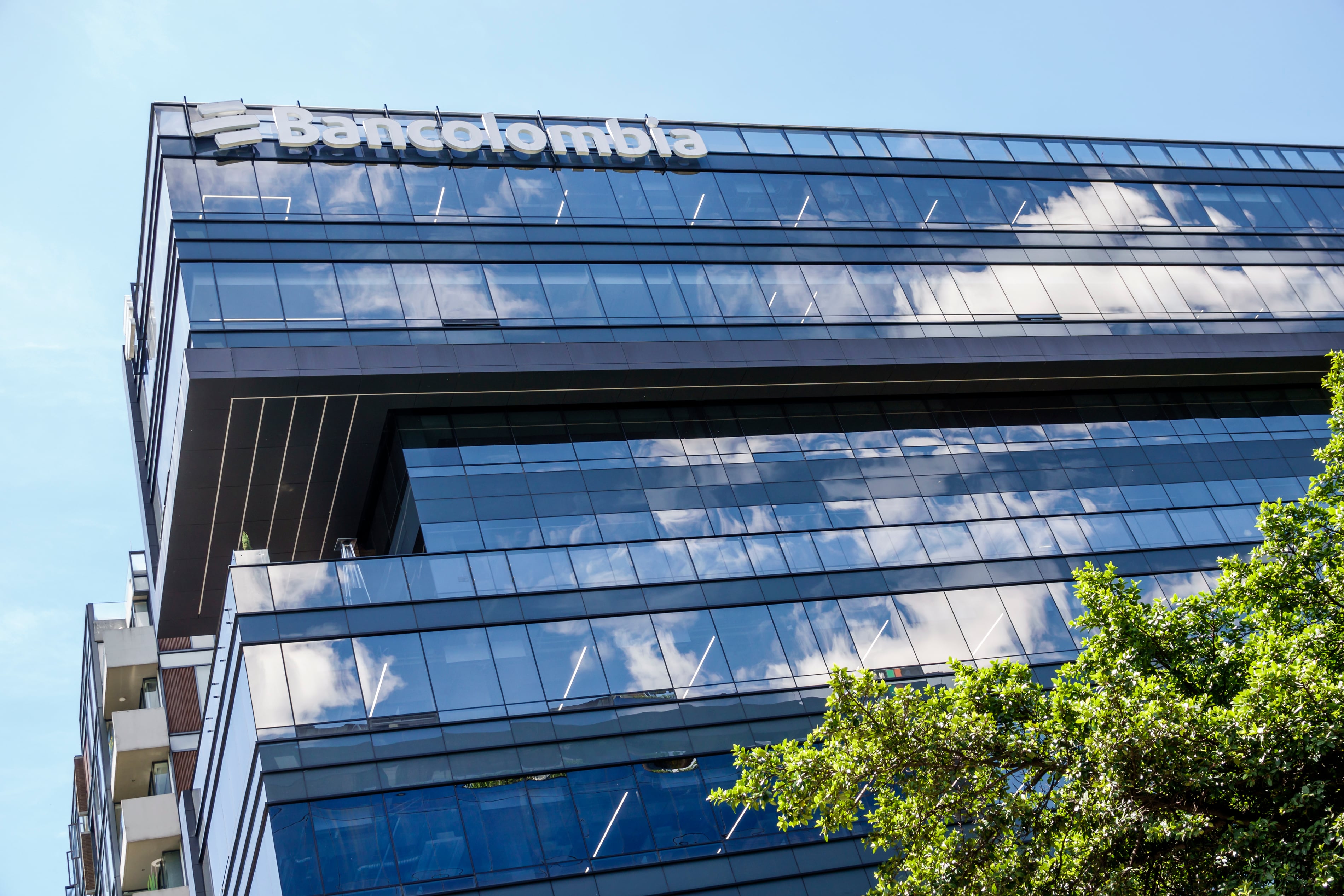 Bogota, Colombia, El Chicó, exterior de un edificio del banco Bancolombia. (Jeffrey Greenberg/Universal Images Group via Getty Images)