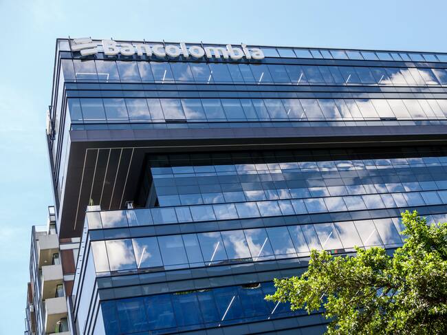 Bogota, Colombia, El Chicó, exterior de un edificio del banco Bancolombia. (Jeffrey Greenberg/Universal Images Group via Getty Images)