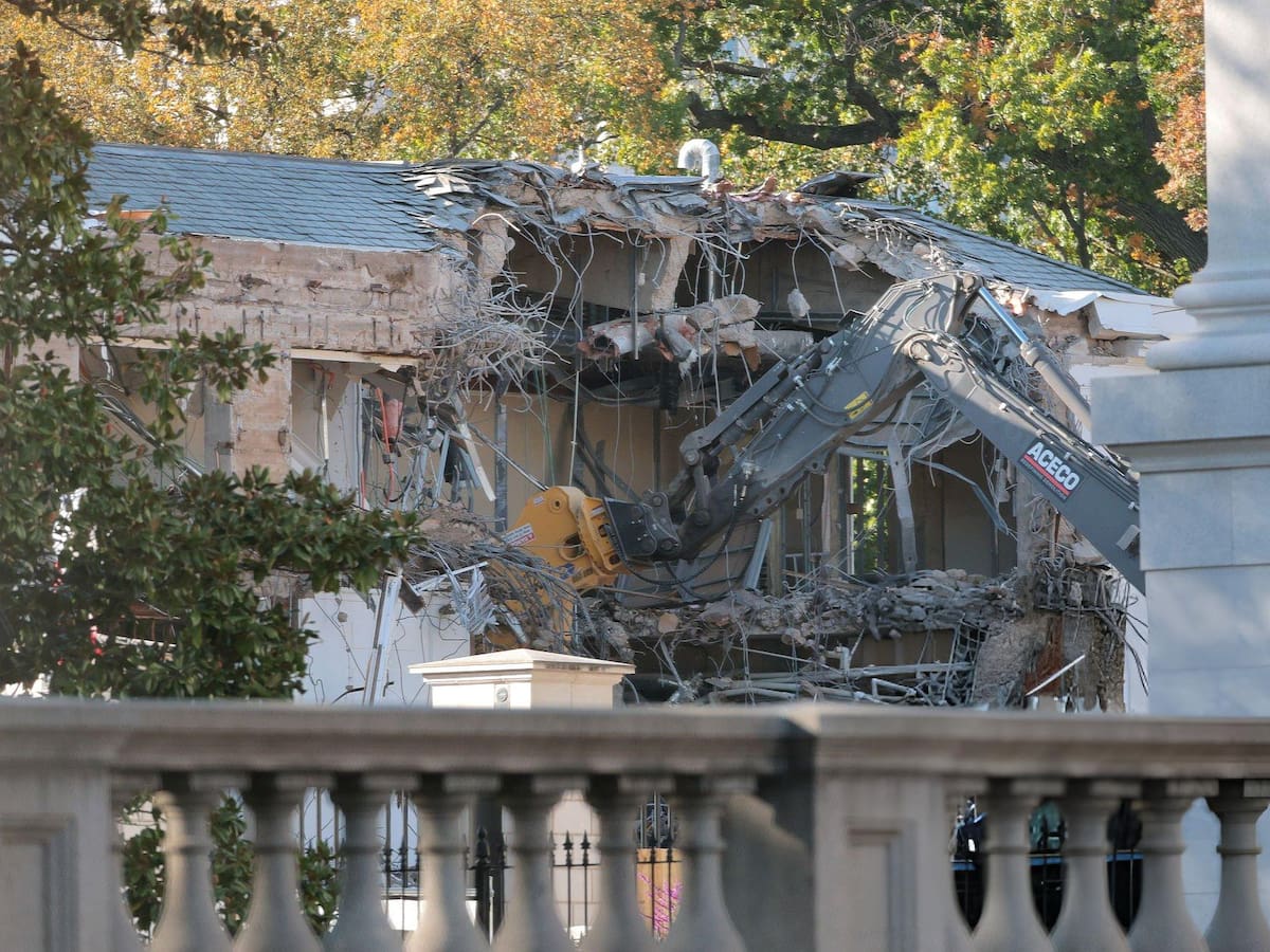 Comenzaron a demoler parte de la Casa Blanca para construir el salón de baile de Trump