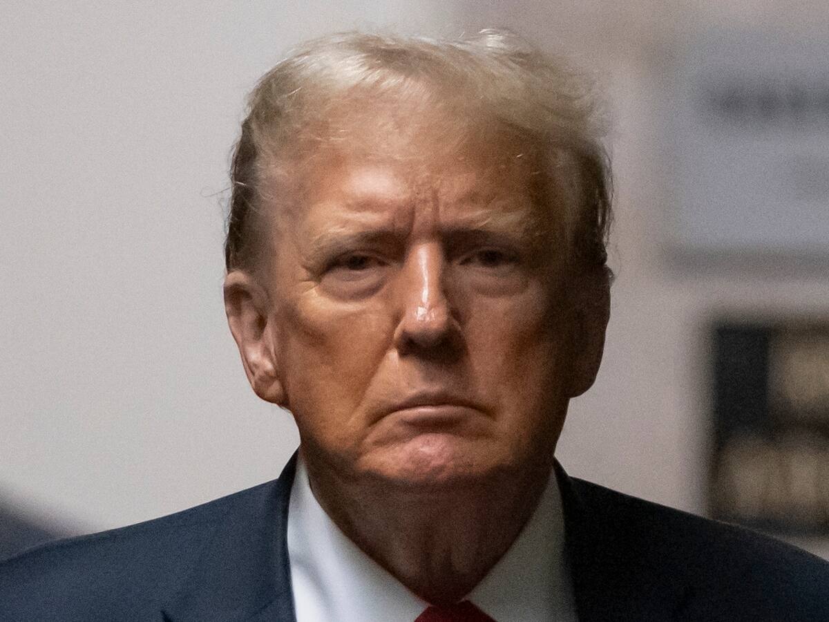 Trump se declara “aburrido” durante los alegatos finales de la Fiscalía